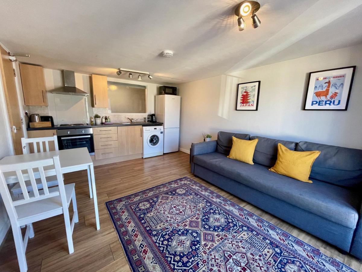 **6 Person City Centre Apartment** カーディフ エクステリア 写真
