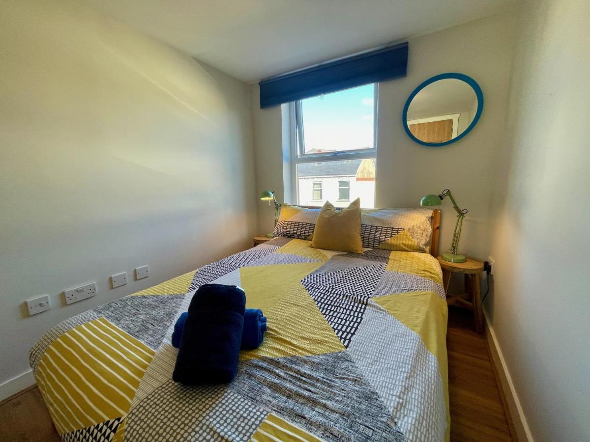 **6 Person City Centre Apartment** カーディフ エクステリア 写真