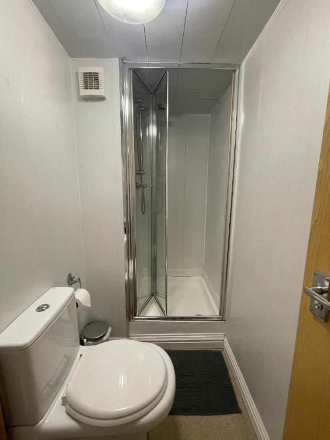 **6 Person City Centre Apartment** カーディフ エクステリア 写真