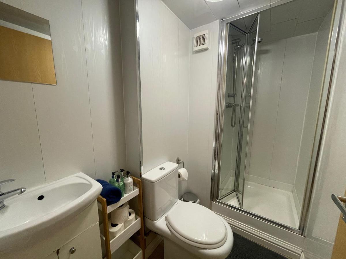 **6 Person City Centre Apartment** カーディフ エクステリア 写真